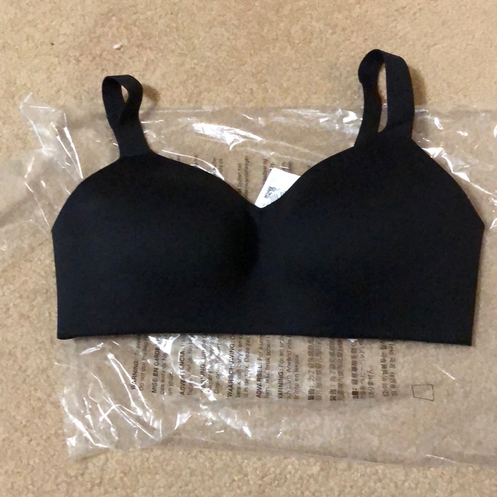 Lululemon hold true bra black 34D NWT